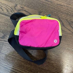 Lululemon everywhere belt bag